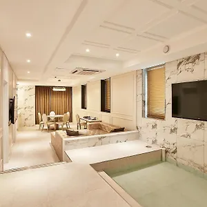Wanted Hotel